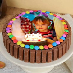 kitkat photo cake with custom image and chocolate decoration