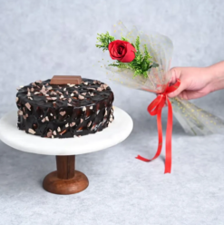 KitKat Rose Delight Ensemble – KitKat and Rose Gift Combo