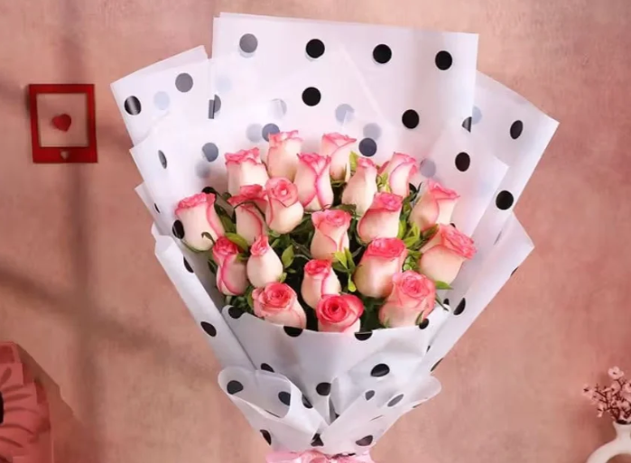 Love Bliss Roses & Sweet Cake Treat 1