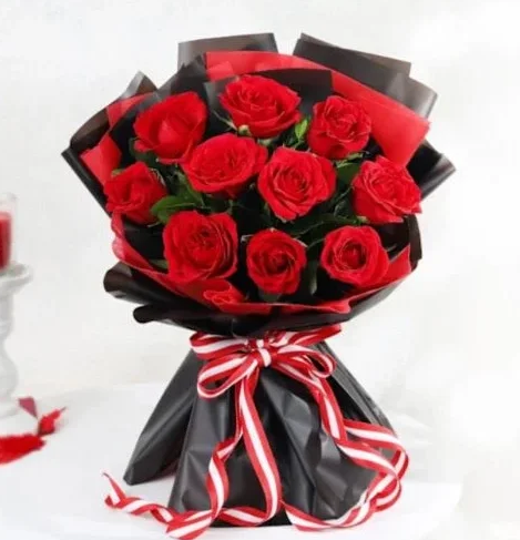 Red Velvet Rose Cake 2