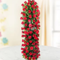 Regal scarlet red rose bouquet for romantic gifting