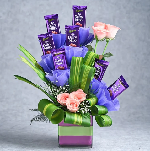 Rose & Choco Love Treat Combo Rose & Choco Love Treat Combo Roses and Chocolate Gift Set