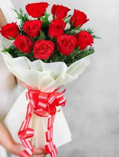 Rouge Majesty Rose Bouquet 1